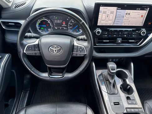 Used 2022 Toyota Highlander Platinum AWD/4WD image 16