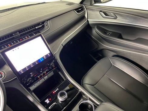 Used 2023 Jeep Grand Cherokee L Limited w/ Black Appearance Package image 36