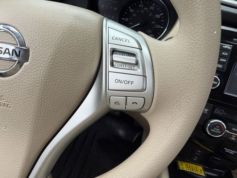 Used 2015 Nissan Rogue SV w/ SV Premium Package AWD/4WD image 32