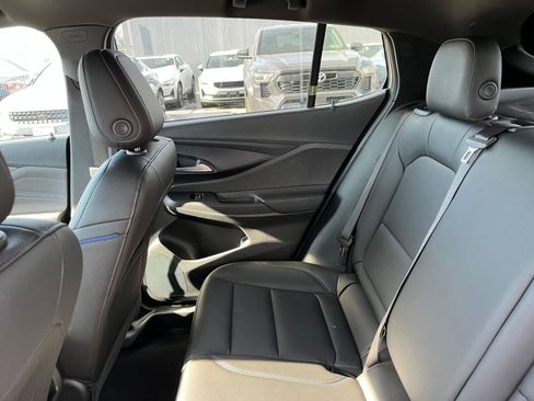 Used 2025 Buick Envista Sport Touring image 38