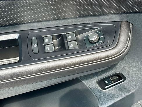 Used 2025 Volkswagen Atlas SE image 17