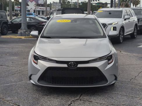 Used 2022 Toyota Corolla LE FWD image 2