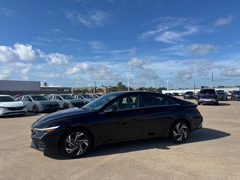 Used 2024 Hyundai Elantra SEL w/ Convenience Package FWD image 10