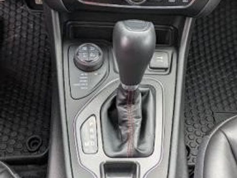 Used 2021 Jeep Cherokee Trailhawk AWD/4WD image 15