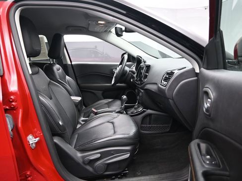 Used 2018 Jeep Compass Limited image 28