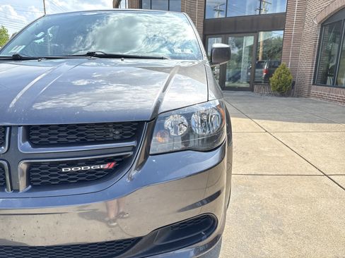 Used 2017 Dodge Grand Caravan SE FWD image 9