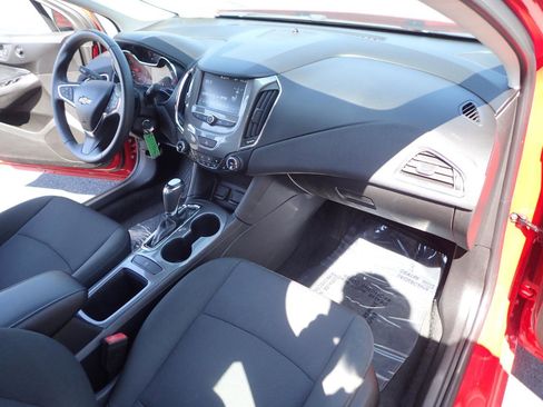 Used 2018 Chevrolet Cruze LT w/ LT Fleet Convenience Package FWD image 12
