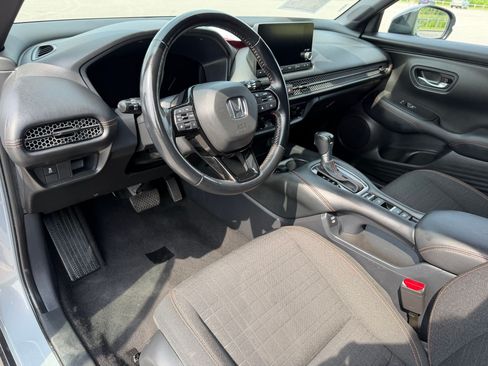 Certified 2025 Honda HR-V Sport image 4