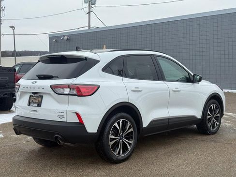 Certified 2022 Ford Escape SE w/ SE Sport Appearance Package image 3