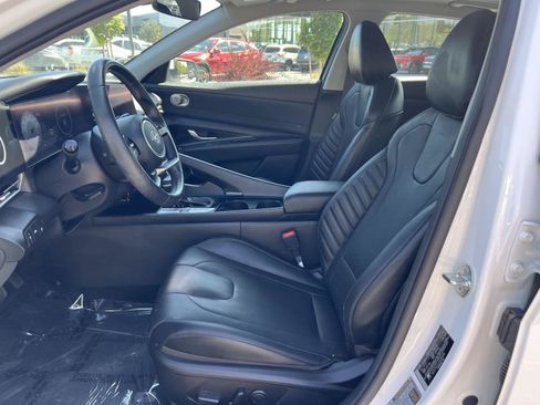 Certified 2023 Hyundai Elantra Limited w/ Preferred Accessory Package FWD image 27