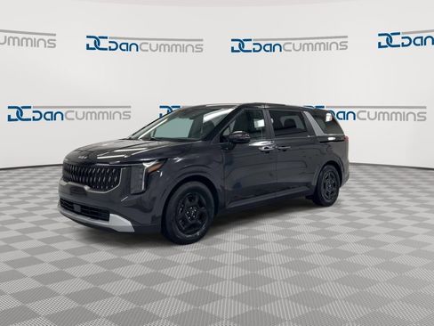 Used 2025 Kia Carnival image 4