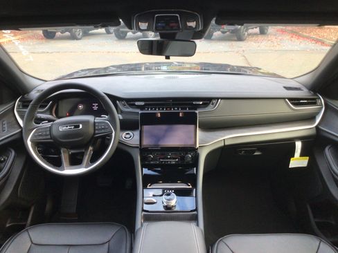 New 2025 Jeep Grand Cherokee L Limited image 11