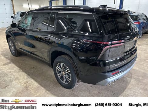 New 2026 Chevrolet Traverse LT w/ Driver Confidence Package AWD/4WD image 7