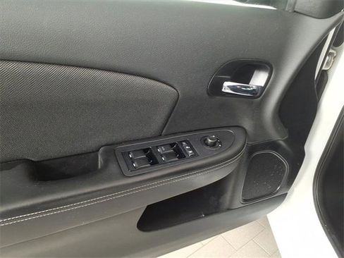 Used 2012 Dodge Avenger SE image 10