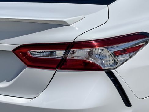 Certified 2020 Toyota Camry SE FWD image 24