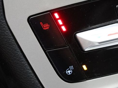 Used 2022 Ford Explorer XLT w/ Equipment Group 202A image 26