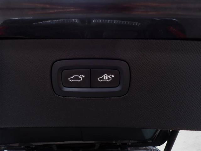 Used 2024 Volvo XC90 B5 Plus AWD/4WD image 9
