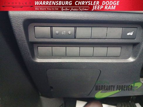 Used 2025 Mitsubishi Outlander SE image 31