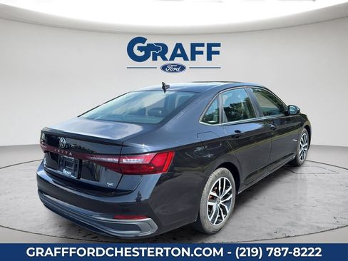 Used 2025 Volkswagen Jetta SE FWD image 7