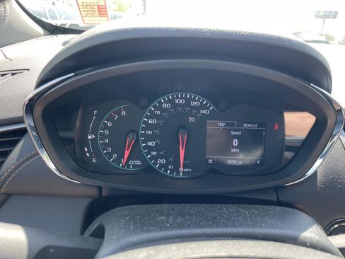 Used 2020 Chevrolet Trax LT w/ LT Convenience Package image 9