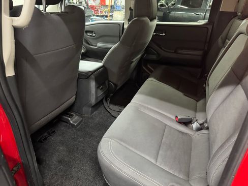 Used 2024 Nissan Frontier SV image 15