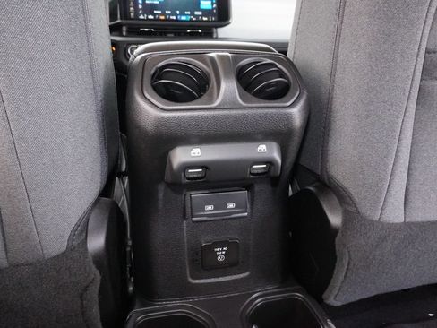 Used 2025 Jeep Wrangler Unlimited Sahara AWD/4WD image 26