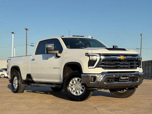 Used 2024 Chevrolet Silverado 3500 LTZ w/ LTZ Plus Package image 2
