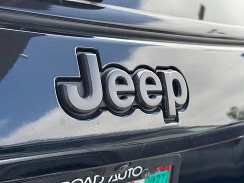 Used 2024 Jeep Compass Trailhawk AWD/4WD image 10