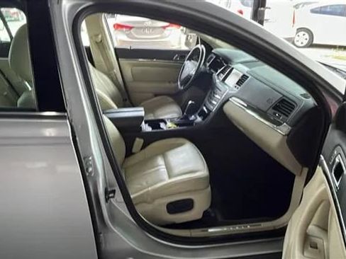 Used 2013 Lincoln MKS FWD image 5