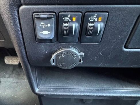 Used 2015 Toyota Sienna SE FWD image 25