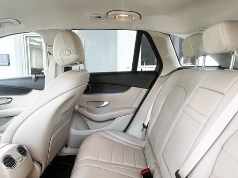 Used 2020 Mercedes-Benz GLC 300 image 23