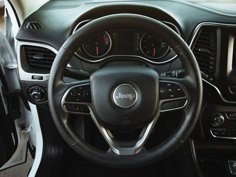 Used 2019 Jeep Cherokee Latitude w/ Popular Appearance Group image 11