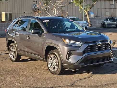 Used 2025 Toyota RAV4 LE AWD/4WD image 3