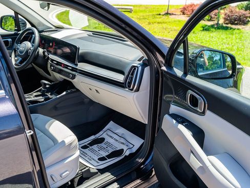 Used 2025 Kia Sorento EX w/ Panoramic Sunroof Package FWD image 11
