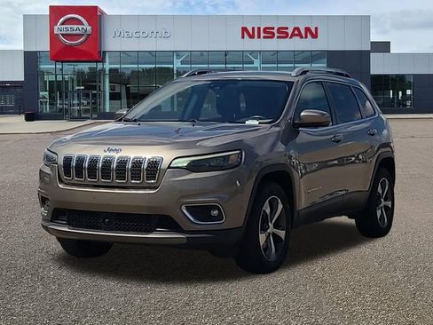 Used 2019 Jeep Cherokee Limited w/ Technology Group AWD/4WD image 3