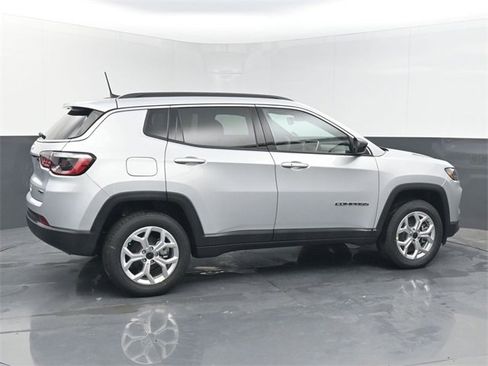 New 2026 Jeep Compass Latitude image 6