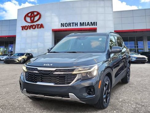 Used 2025 Kia Seltos EX w/ EX Sunroof Package FWD image 2