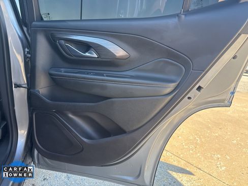 Used 2024 GMC Terrain SLT image 24