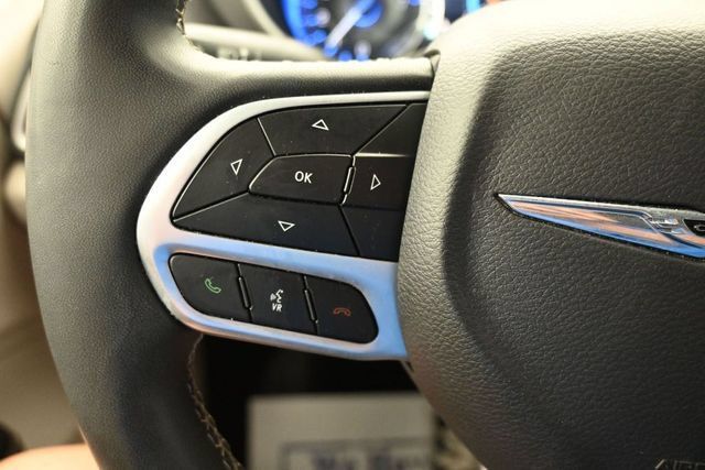 Used 2024 Chrysler Pacifica Touring-L FWD image 14