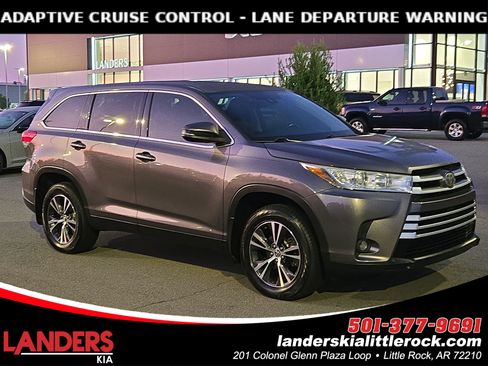 Used 2019 Toyota Highlander LE FWD image 1