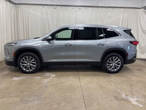 Used 2025 Buick Enclave Preferred image 7