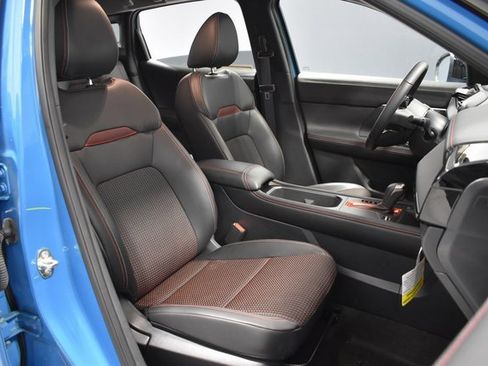 Certified 2025 Nissan Kicks SR image 14