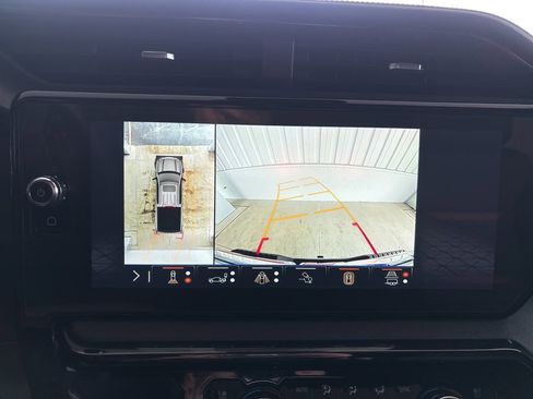 Used 2025 GMC Sierra 1500 AT4 w/ AT4 Premium Package image 17