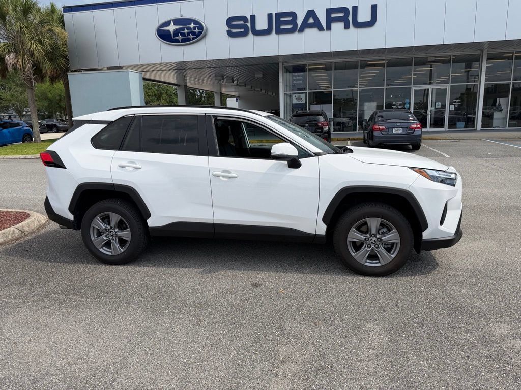 Used 2022 Toyota RAV4 XLE w/ Convenience Package FWD image 2