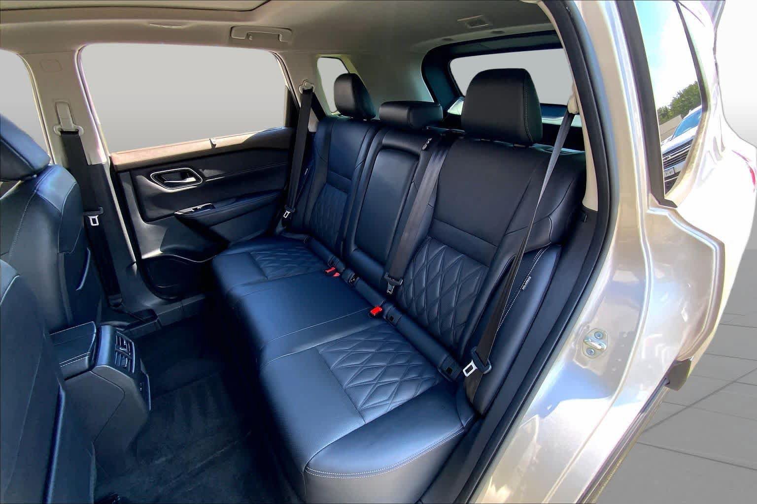 Used 2023 Nissan Rogue Platinum FWD image 21