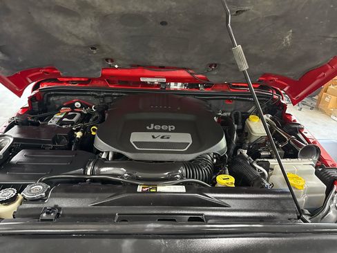 Used 2014 Jeep Wrangler Unlimited Rubicon w/ Connectivity Group AWD/4WD image 65