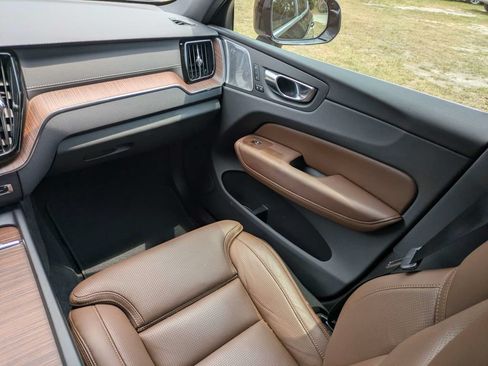 Used 2021 Volvo XC60 T5 Inscription FWD image 18