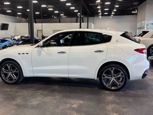 Used 2020 Maserati Levante AWD/4WD image 8