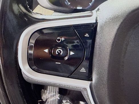 Used 2018 Volvo XC60 T6 Inscription w/ Convenience Package image 14