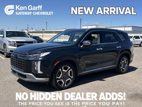 Used 2023 Hyundai Palisade Limited w/ Winter Package FWD image 1